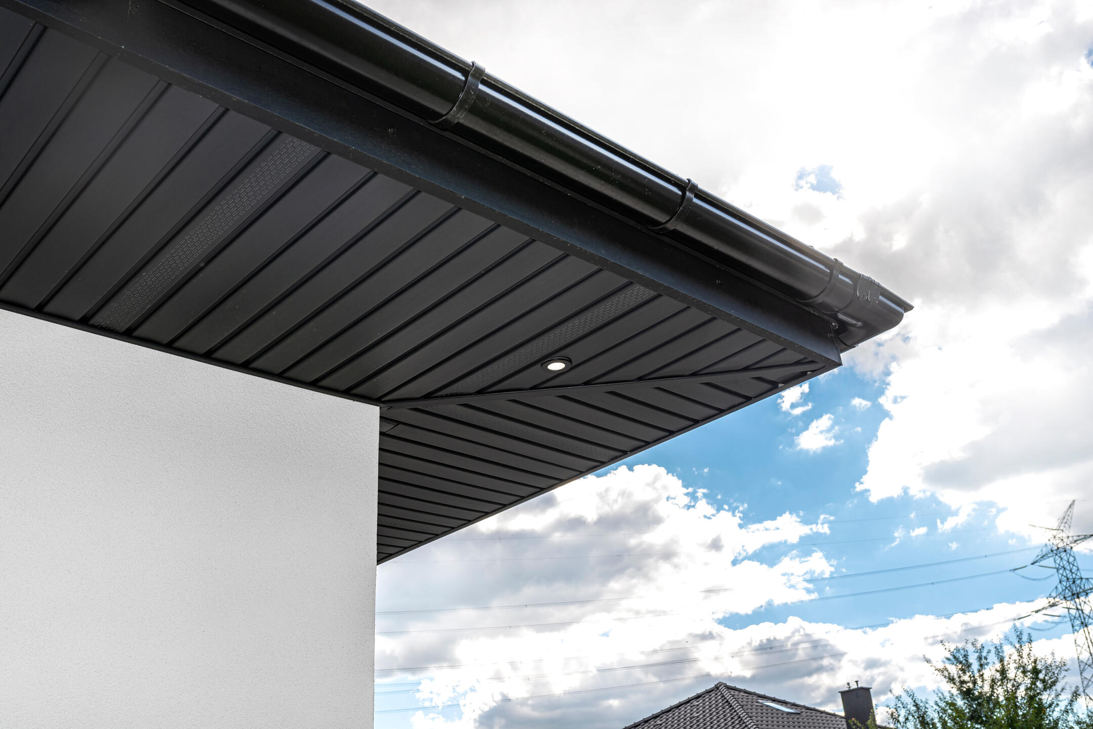 roof eaves-black eaves on a white house